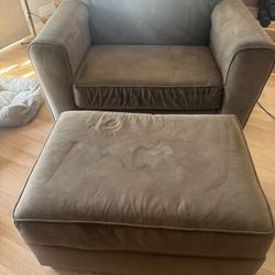 Chair With Ottoman 