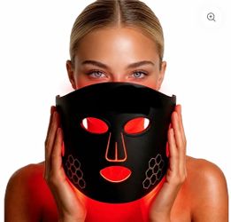 Professional Grade Red Light Therapy Mask SET - stimulates collagen production