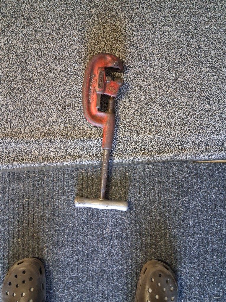 RIDGID PIPE CUTTER 