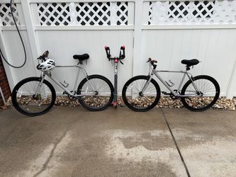 2 Retrospec road bikes, Allen bike hitch rack and 2 helmets