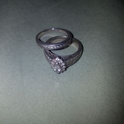 Beautiful Engagement/Wedding Ring Set