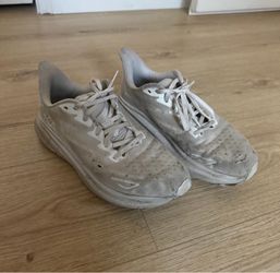 HOKA Clifton 9 Running Shoes (Men’s Size 8)