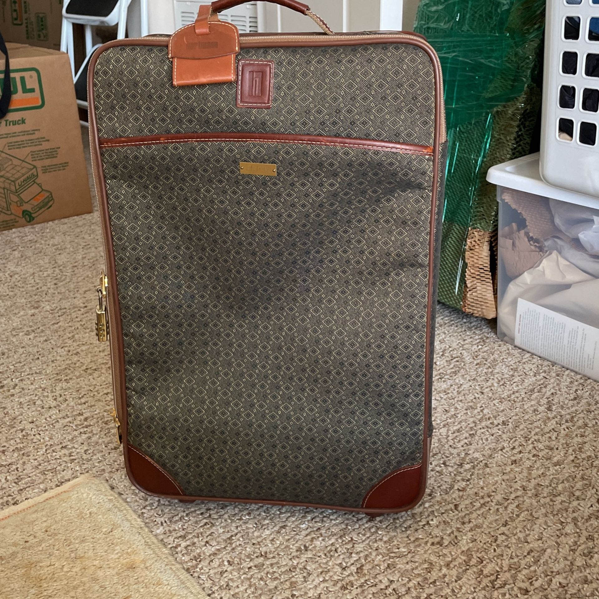 Hartmann Vintage “Wings” Collection Roll On Luggage 21” Tall 14 1/2” Wide 8” Deep