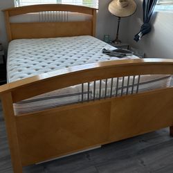 Bedroom Set With Mirrored Dresser, In-Tables, and Lamps