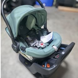 Uppababy ARIA infant Car Seat With Base 