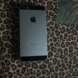 Used iPhone SE 1st Gen 2016 32bg Carrier Locked To AT&T Battery 98%