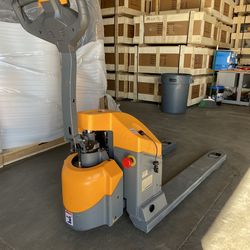 Display Model 3300lbs Electric Pallet Jack with New Battery and Warranty