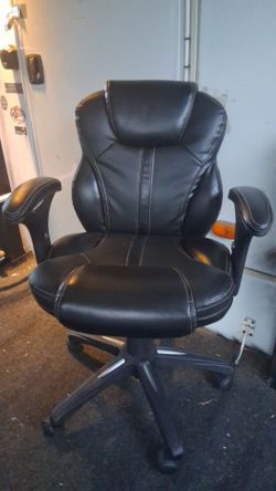 Lazy boy office gaming chair very good condition.Sixty or best offer!