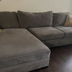 Room To Go Sectional 
