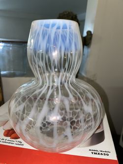 Glass flower vase