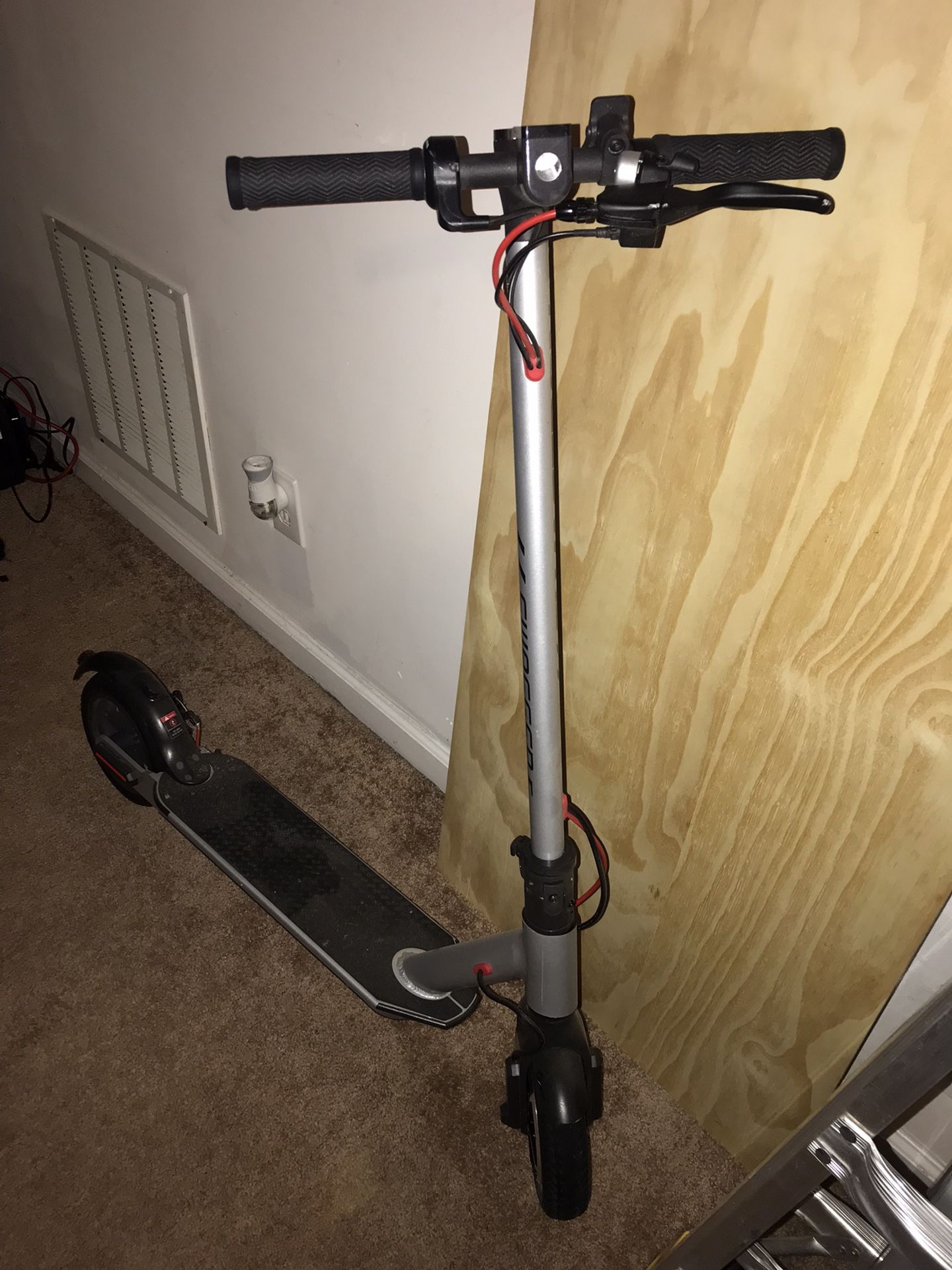 SWAGTRON SWAGGER ELECTRIC SCOOTER