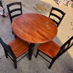Small Table With Chairs 