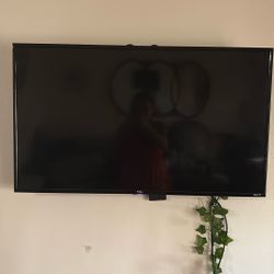 TCL ROKU TV 42”