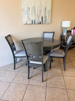 DELIVERY AVAILABLE 🚛! Gorgeous Grey Dining Table Set with 4 chairs LIKE NEW