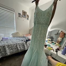 mint green prom dress, size 7 , used 1 time for prom