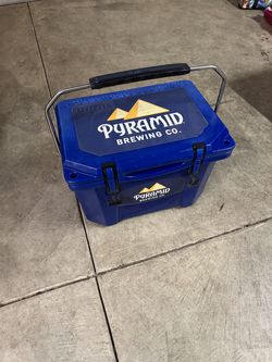 Grizzly 20 Custom Pyramid Brewery Cooler