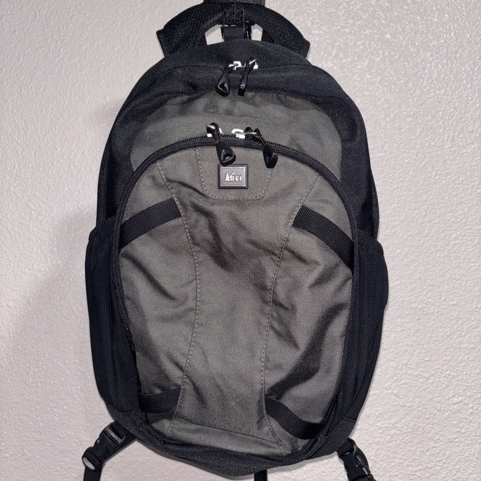 REI Outdoor Hiking Camping School Travel Lightweight Backpack Black and Gray