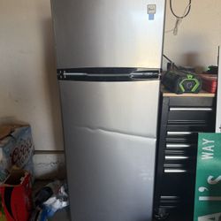 Avanti Fridge And Freezer