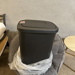 13 Gal Trash Can Hefty With Lid