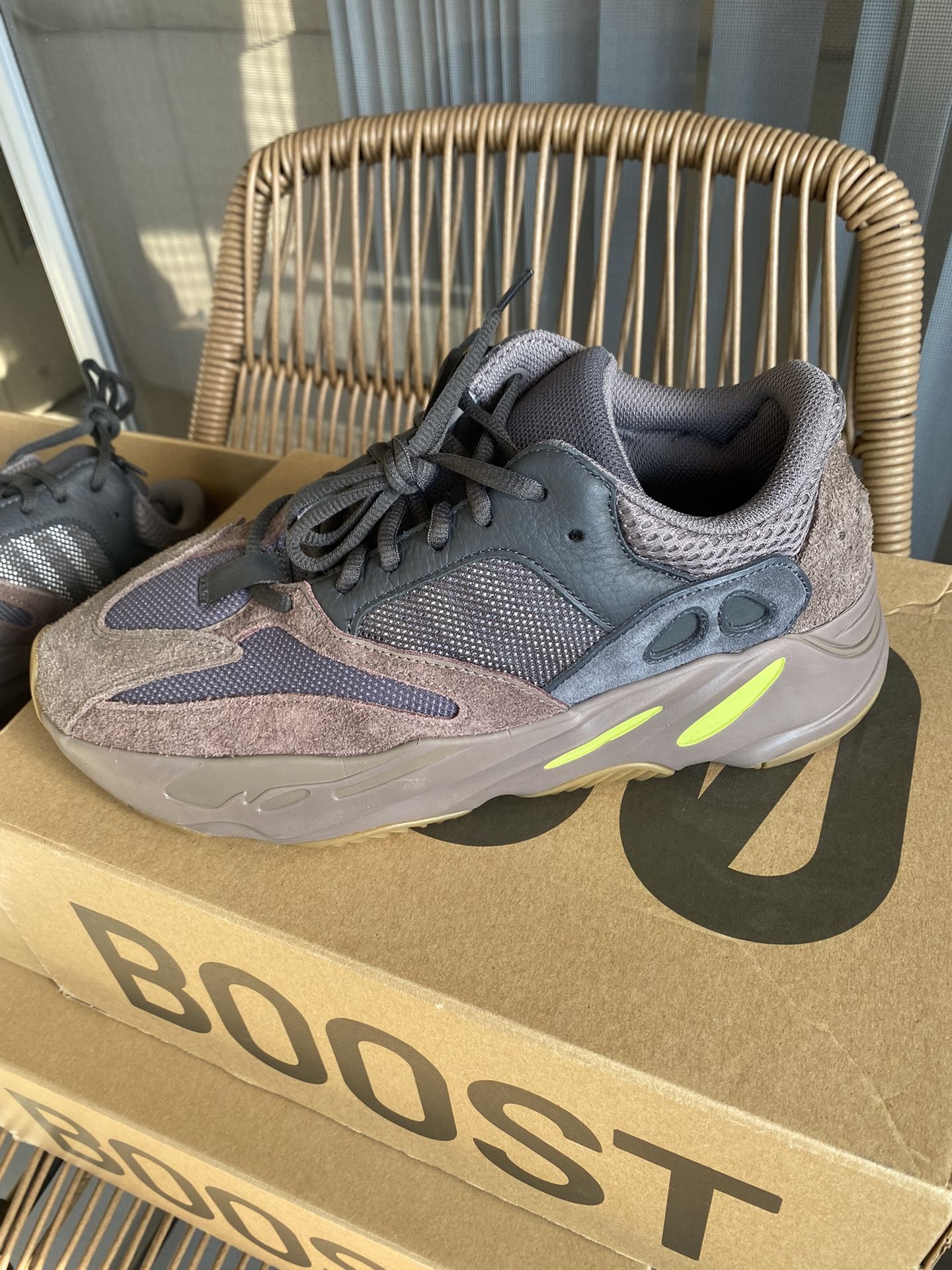 Yeezy 700 Mauve