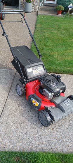 Very nice starts easy runs perfect Snapper self-propelled lawn mower with Briggs & Stratton 140cc engine