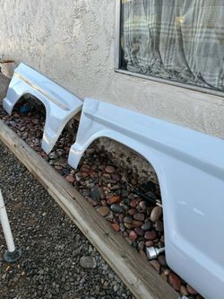 Ford F100 Autofab fiberglass front fenders