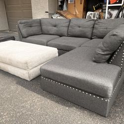 *****Nice Grey Sectional Couch*****