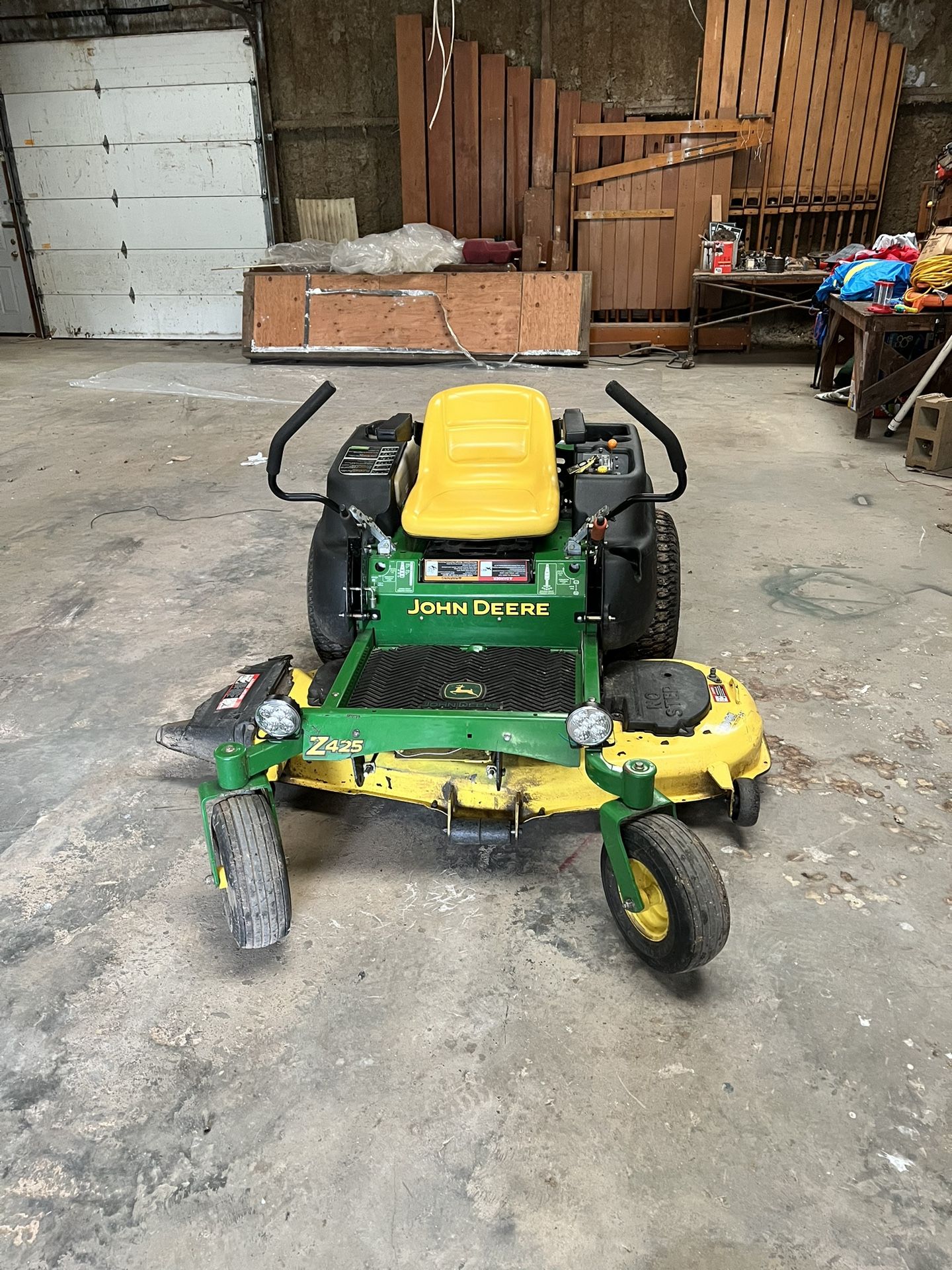 John Deere Z425 Zero Turn Mower