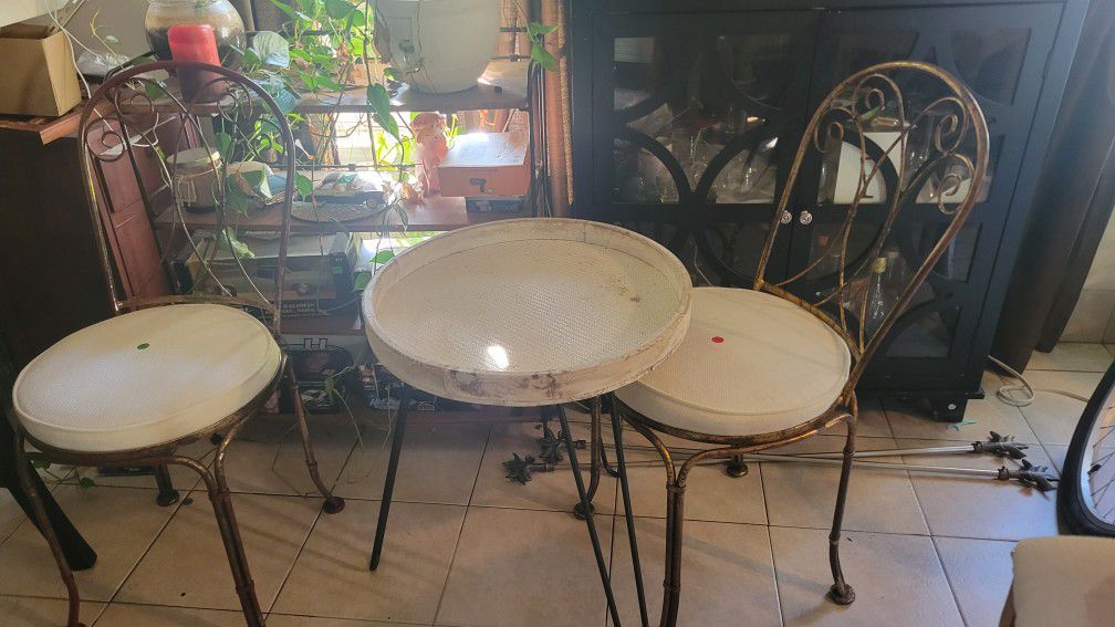 Bistros Table With 2 Wrought-iron Chairs 