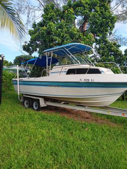 Rinker Walk Around Boat