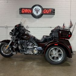 2011 Harley Davidson Triglide FLHTCUTG