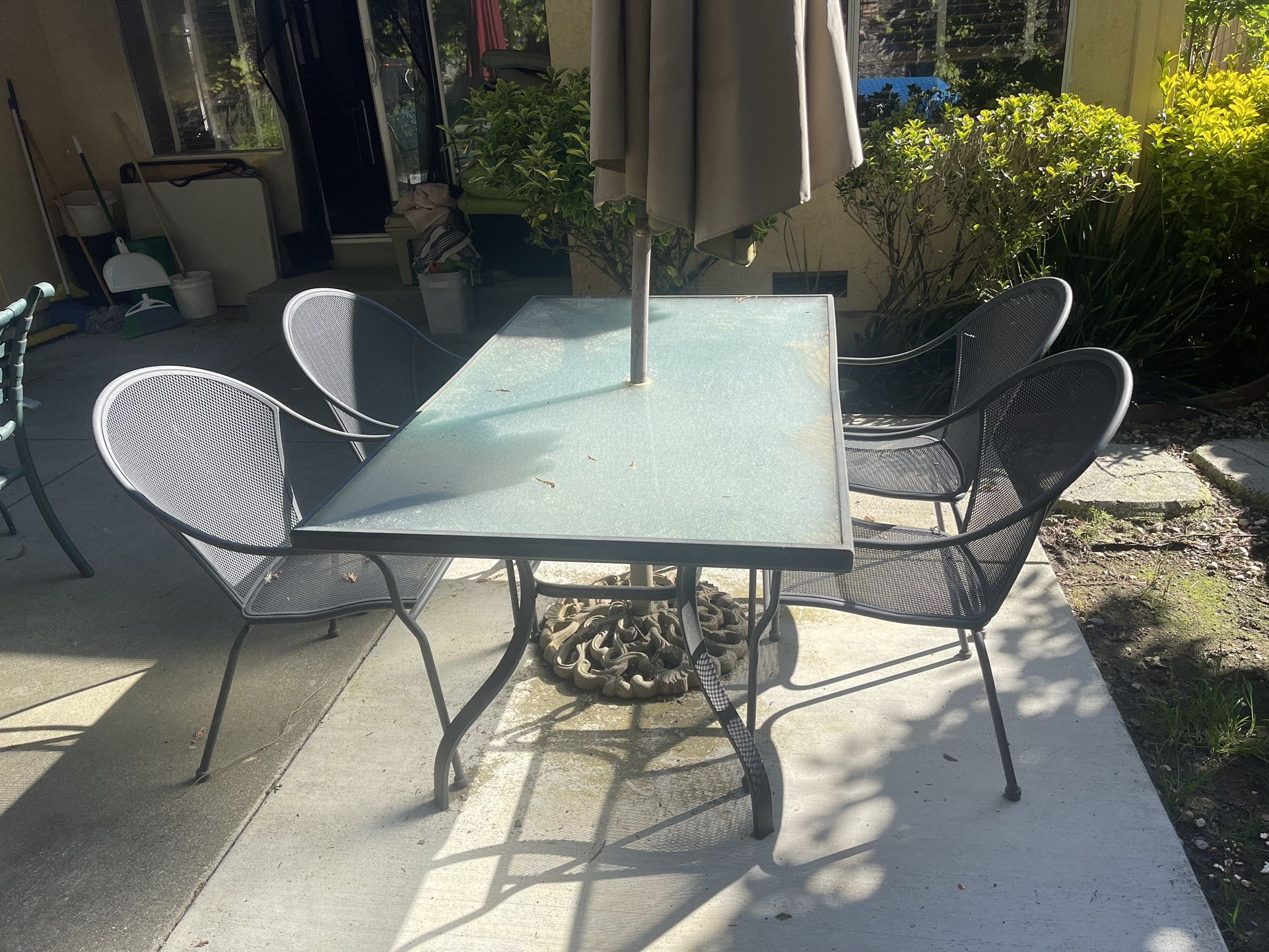 Nice Outdoor Table With Umbrella And Four Chairs