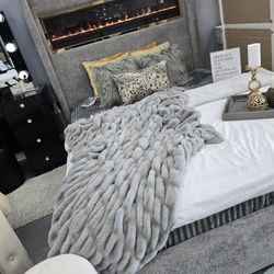 ✨️ Queen, King Light Up Fireplace bed frames 👉 Furniture Sectionals, Bedrooms, Dining Avail