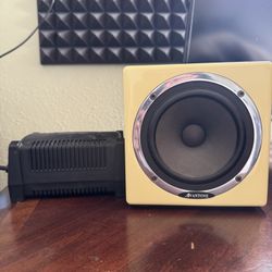 Avantone Pro Active MixCube 5.25 inch Powered Studio Monitor - Retro Cream