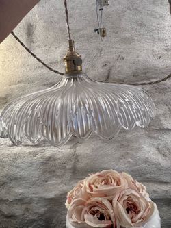 Vintage Style Scalloped Flower Glass Pendant Light