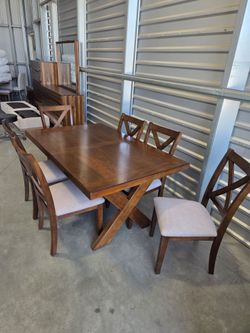 Bayside Furnishings
Lathan 7-piece Dining Table Set
Like new minor details on one of the sides of the table