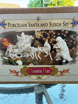 Grandeur Noel 2001 Collectors Edition Porcelain Santa and Sleigh Set w/Reindeer