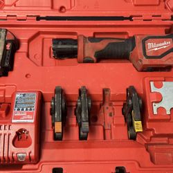 Milwaukee Shot Throw Press Tool