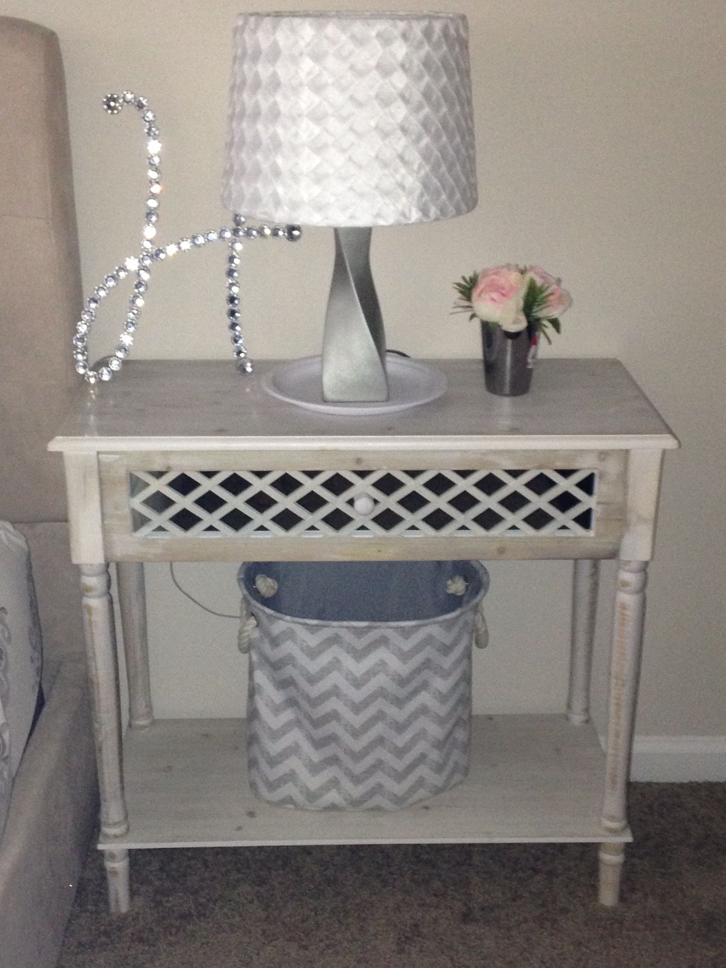 Mirror/lattice Large night stand, lamp, and basket