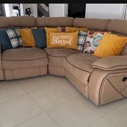 Beautiful sofa set with recliners