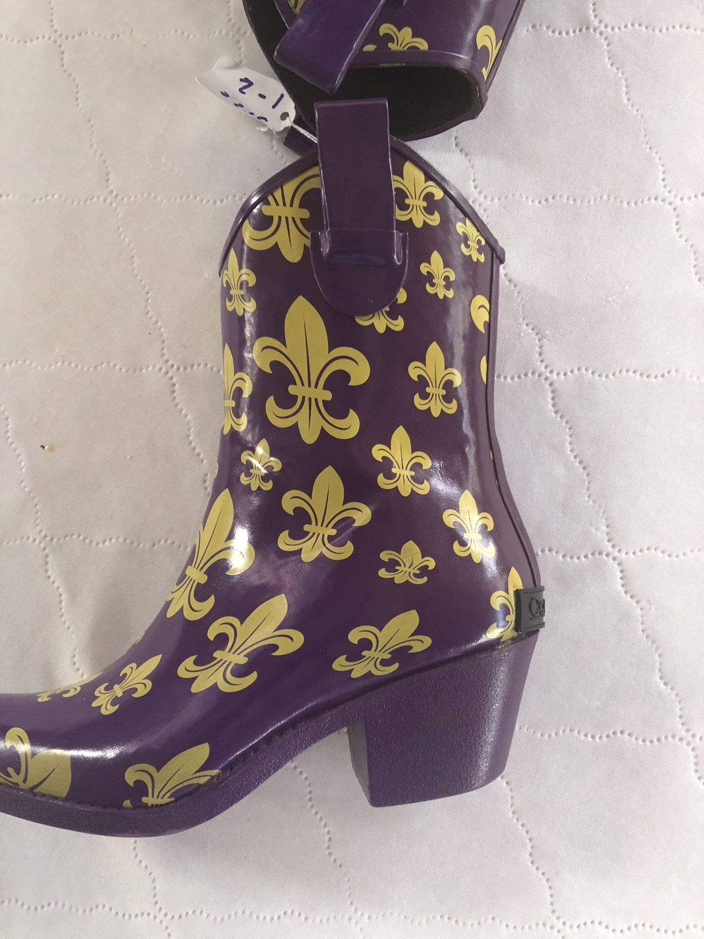 Fleur- de- lis boots Size 1-2