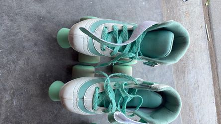 Girls rollerskates size 2
