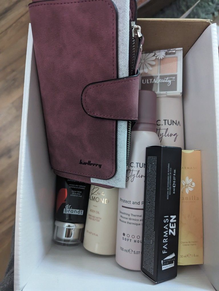 Mother's Day Gift With 8 Items