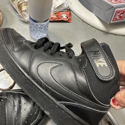 Boys Black Nike
