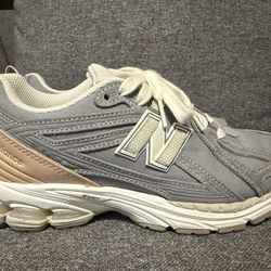 NEW  BALANCE 1906R Grey Canvas Leather 6.5 Men (8 Women) Running Walking Shoes