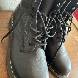 Dr. Martens-Combat Boot