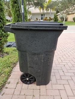 Toter 64gal Trash Can