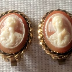 Vintage Cameo Brooch Style Clip On Earrings 