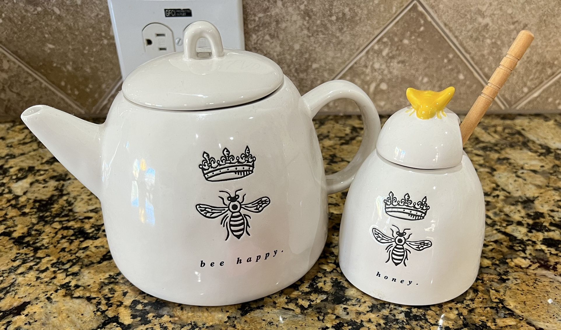 Rea Dunn  Bee Collection Tea Pot And Honey Pot