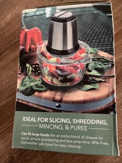 Food Processor.      (New In Box)